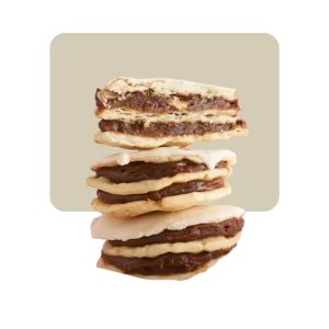 aljibe alfajor hojaldre con dulce de leche y baño blanco